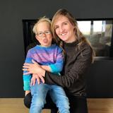 Dena (mama van Lewis)