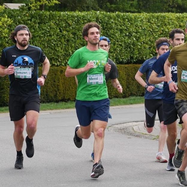 Simon running to help kick cancer