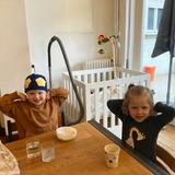Jacqueline voor grote broer