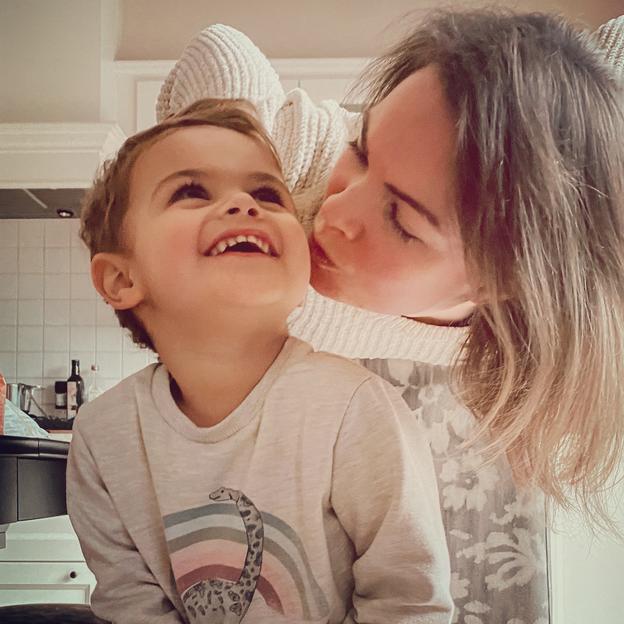Julie, meter van Leon