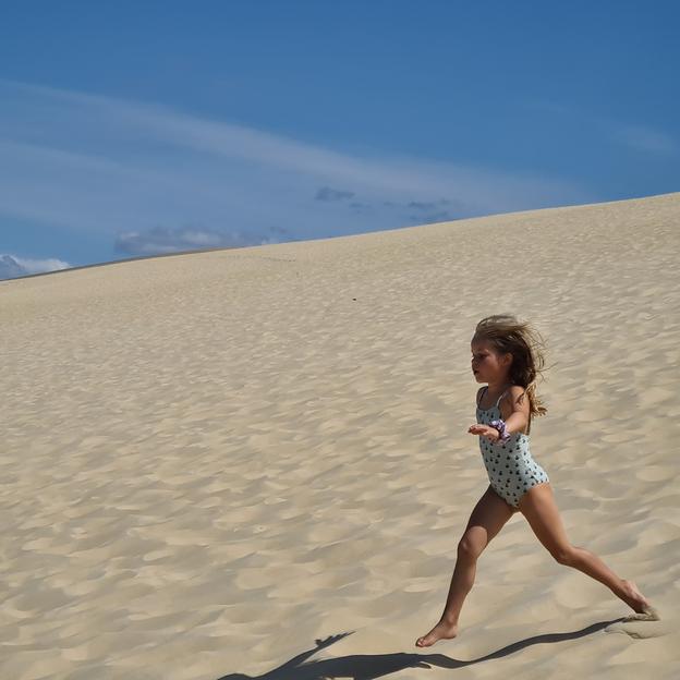 emilia run to kick
