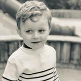Augustin is running with Alice to kick cancer