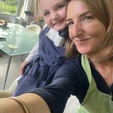 Elisabeth & Marie kicking it