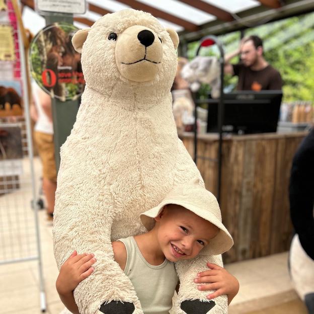 Izaac le frère de Lyam pour Juju