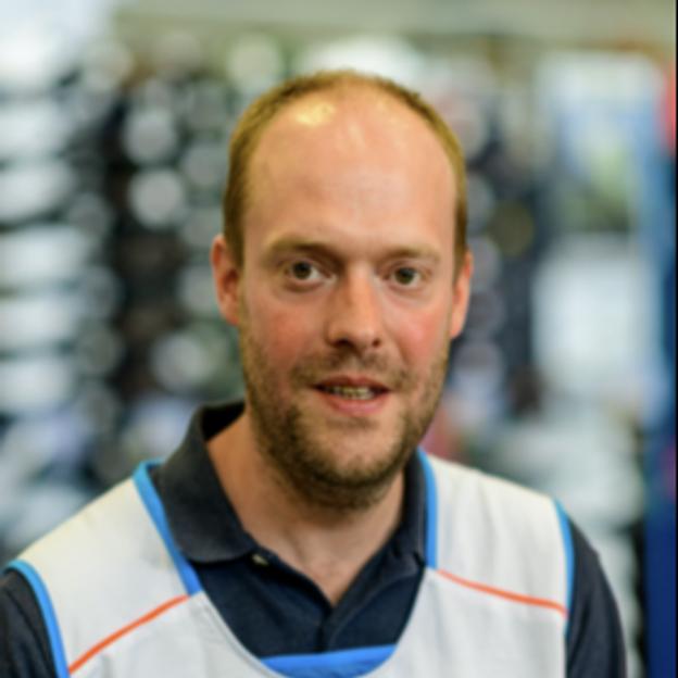 ALEX RUNNING TO KICK CANCER