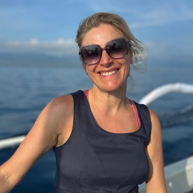 Elly, collègue de Grégory, go CaMia!!!