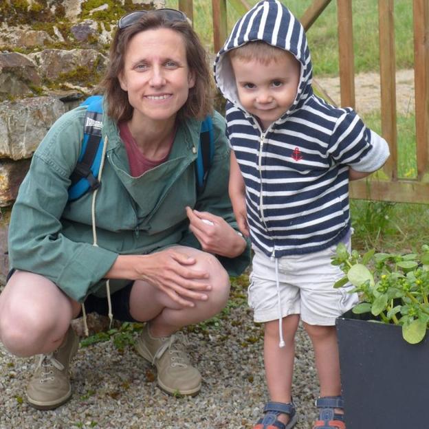 Hélène avec Aymeric à 4 roues!